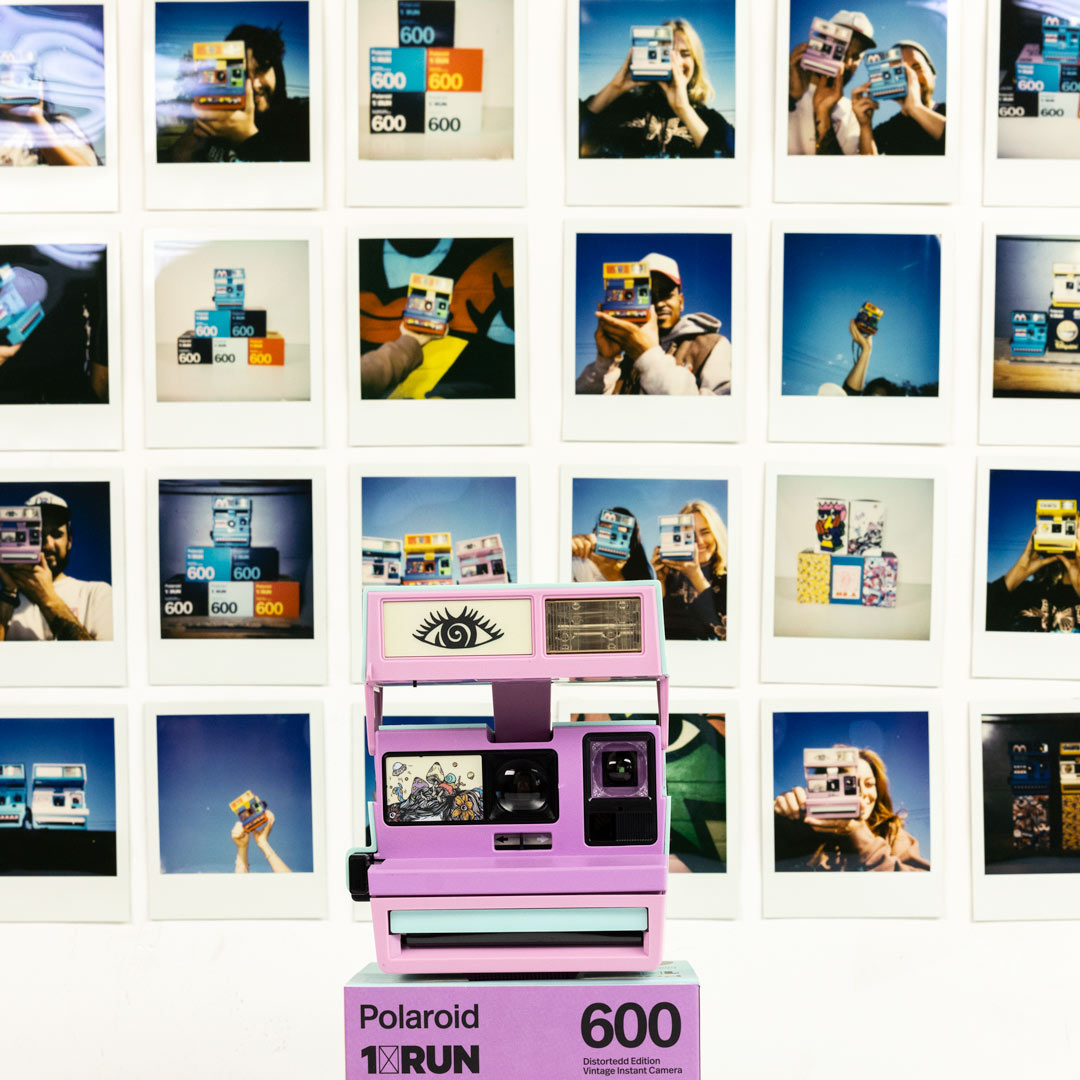 Distortedd Polaroid 600 Camera